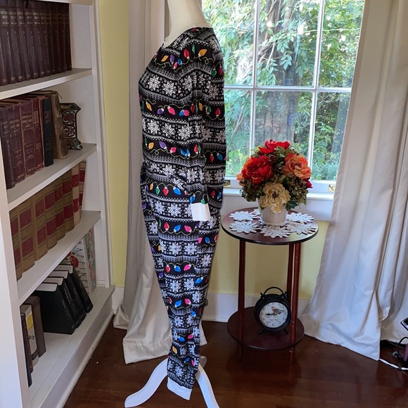 NWT Matching Family Christmas Light Pajama Set Women’s Size Small - Picture 4 of 11